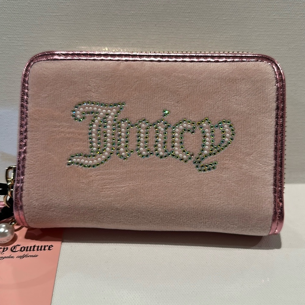 NWT Juicy Couture String of Pearl Double Zip Around Medium wallet.